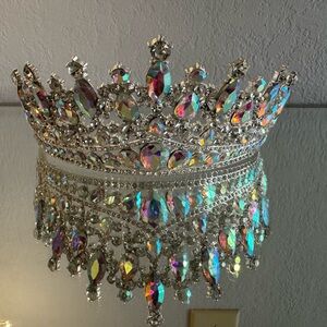 Sparkling Crystal Tiara with necklace earrings set.